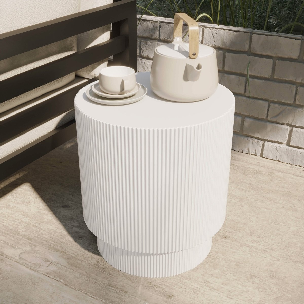 LeisureMod Side Table Eden Series Side Table in Fiberstone Round Accent Table for Home, Living Room, Indoor, and Outdoor